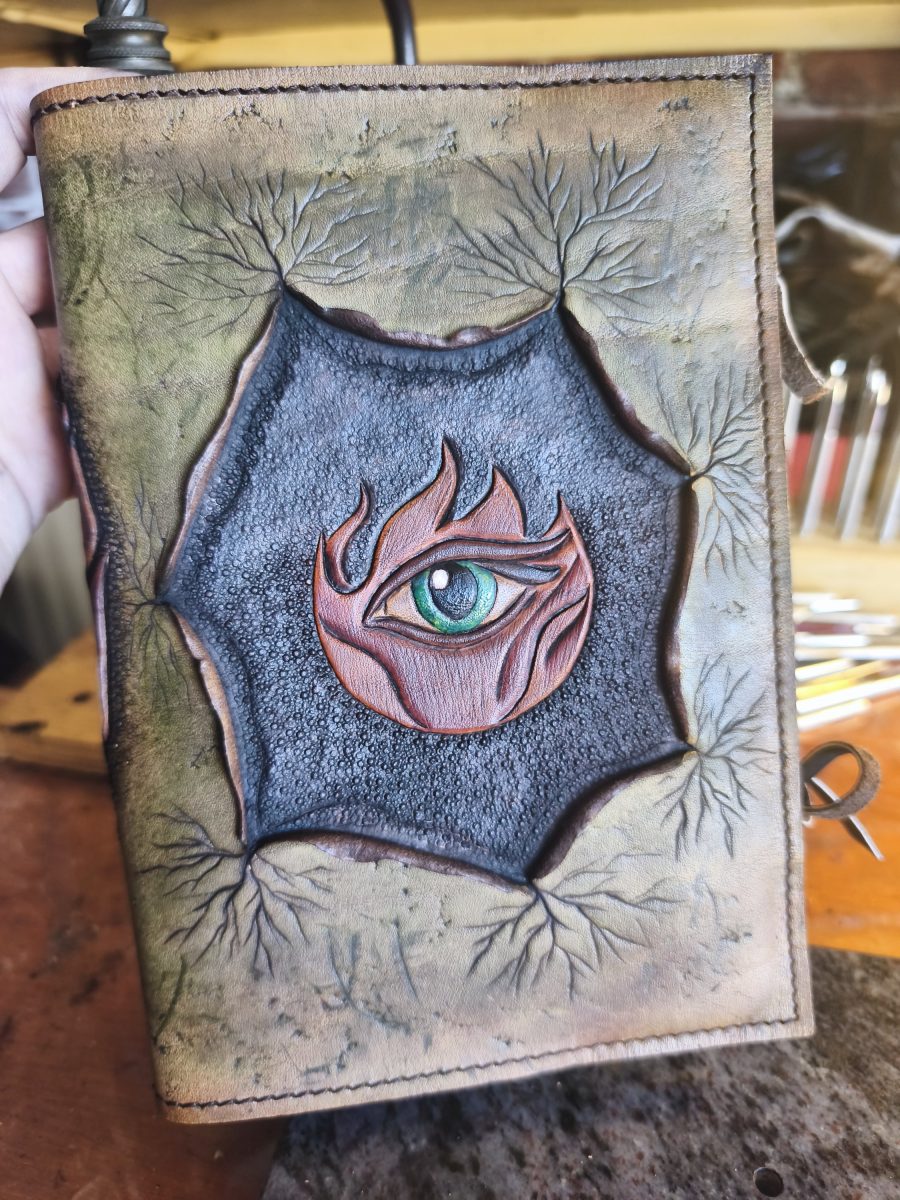Grimoire en Cuir Motif d&rsquo;Œil